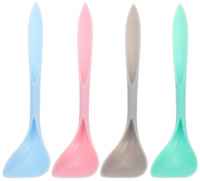 Ein Futterlöffel, farblich sortiert